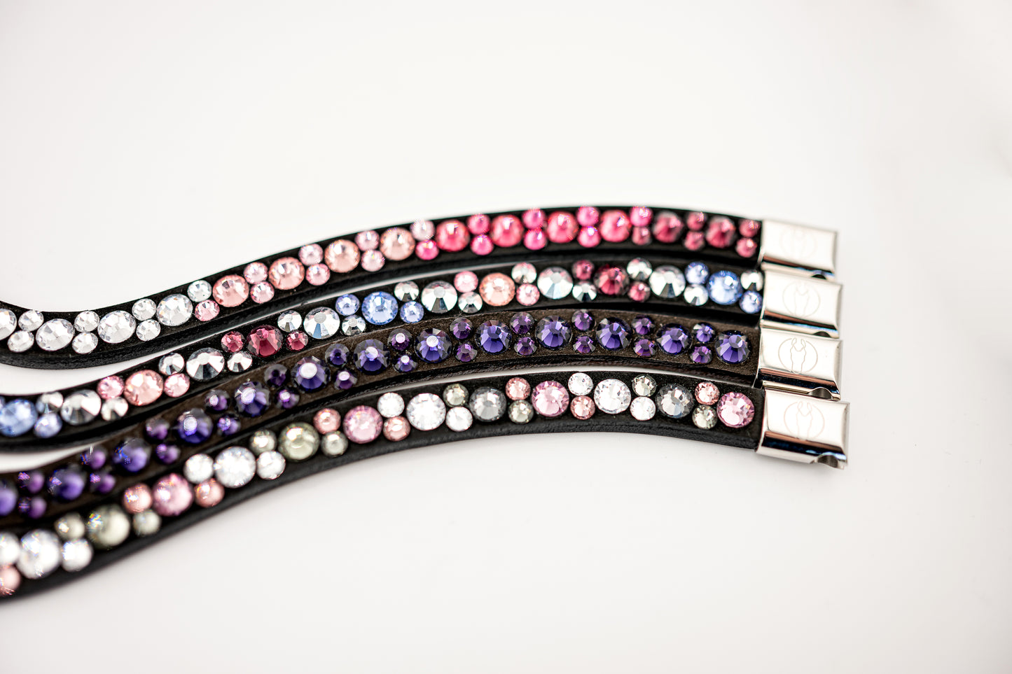 Horse browband Crystal mini by IBV Equine
Dive into a world of possibilities:
* Combine any colors and sizes from our expansive palette.
* Choose from four distinct rhinestone shapes.
* Explore four unique layout options.
* Select from more than 30 dazzling rhinestone colors.
* Please contact us to create your own design.
Each rhinestone is meticulously set on a durable nubuck backing, ensuring vibrant sparkle. Our innovative attachment process uses specialized hot glue, creating an incredibly robust bon