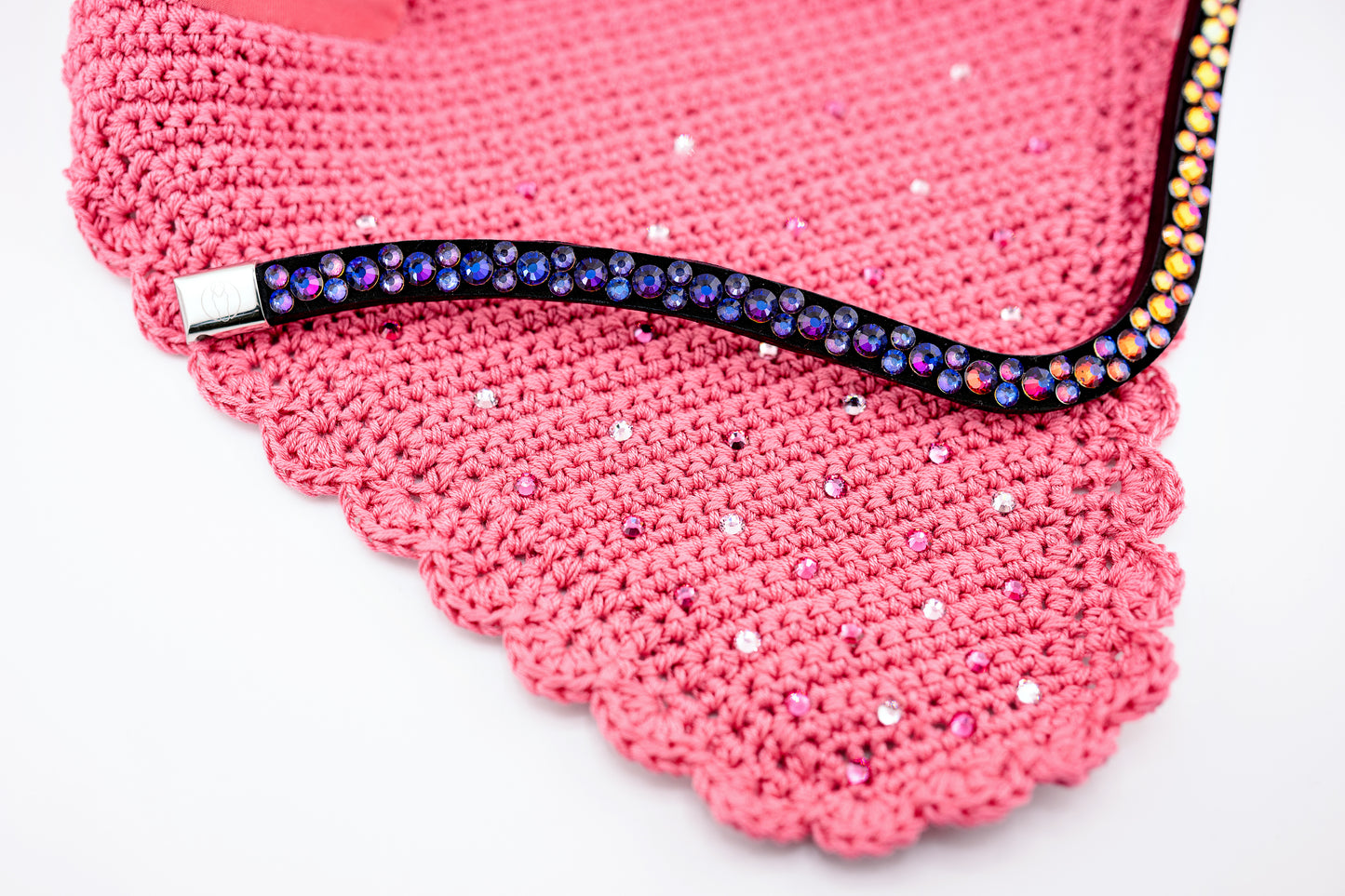 Horse browband Crystal mini by IBV Equine
Dive into a world of possibilities:
* Combine any colors and sizes from our expansive palette.
* Choose from four distinct rhinestone shapes.
* Explore four unique layout options.
* Select from more than 30 dazzling rhinestone colors.
* Please contact us to create your own design.
Each rhinestone is meticulously set on a durable nubuck backing, ensuring vibrant sparkle. Our innovative attachment process uses specialized hot glue, creating an incredibly robust bon