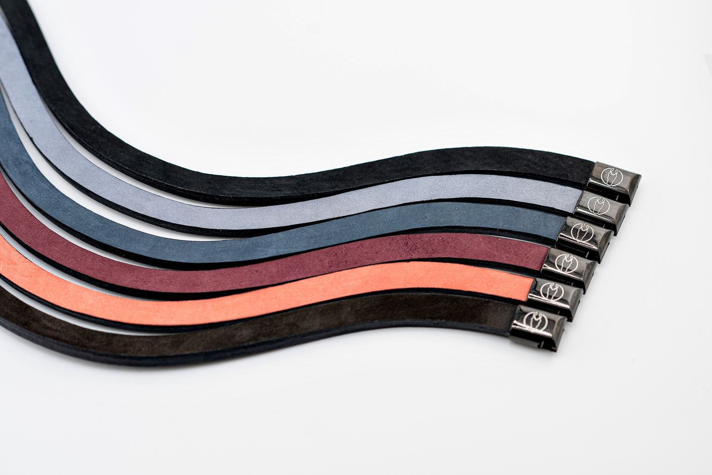 Horse browband Leather & Nubuck by IBV Equine
For those who appreciate refined simplicity, Nubuck is a premium type of top-grain leather that has been lightly buffed or sanded on the grain side, giving it a soft, velvety texture – a luxurious alternative to suede. Its clean, elegant curve enhances your horse's brow with an understated grace, perfect for riders seeking minimalist perfection or a high-quality foundational piece.