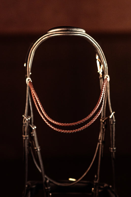 Horse browband Double Braided Leather by IBV Equine
Featuring a double strand of meticulously braided leather, this browband creates a distinctive texture and a subtle, refined presence. The warm, earthy hue of the leather provides a natural complement to any horse's coat and bridle.
Evadable in 2 colors brown and black.
Each browband is handmade from scratch using premium European materials and durable leather. Featuring our exclusive magnetic snap system, you can instantly change your browband to suit an