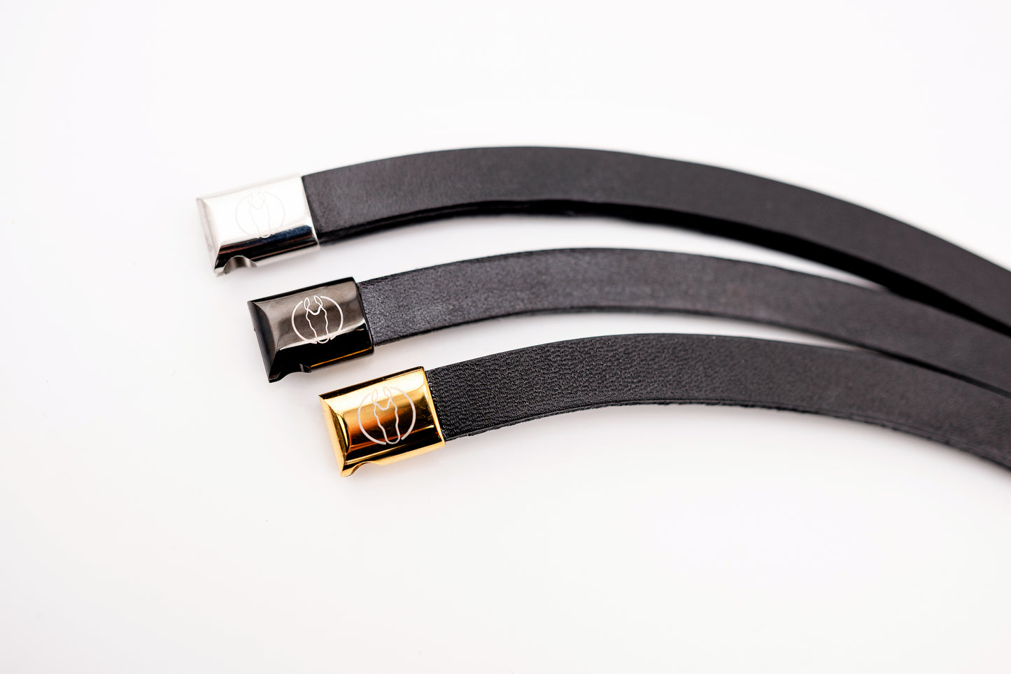 Horse browband Leather by IBV Equine
For those who appreciate refined simplicity, this browband offers a sleek and sophisticated statement, it boasts a subtle yet captivating lustrous finish that gently catches the light, providing a contemporary twist on a timeless design. Its clean, elegant curve enhances your horse's brow with an understated grace, perfect for riders seeking minimalist perfection or a high-quality foundational piece.
Each browband is handmade from scratch using premium European materials