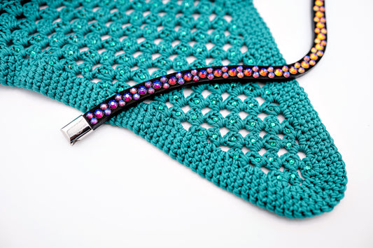 Each rhinestone is meticulously set on a durable nubuck backing, ensuring vibrant sparkle. Our innovative attachment process uses specialized hot glue, creating an incredibly robust bond – so secure, these rhinestones can only be removed with a piece of the leather itself, guaranteeing your browband's beauty withstands the test of time and the rigors of the arena.

