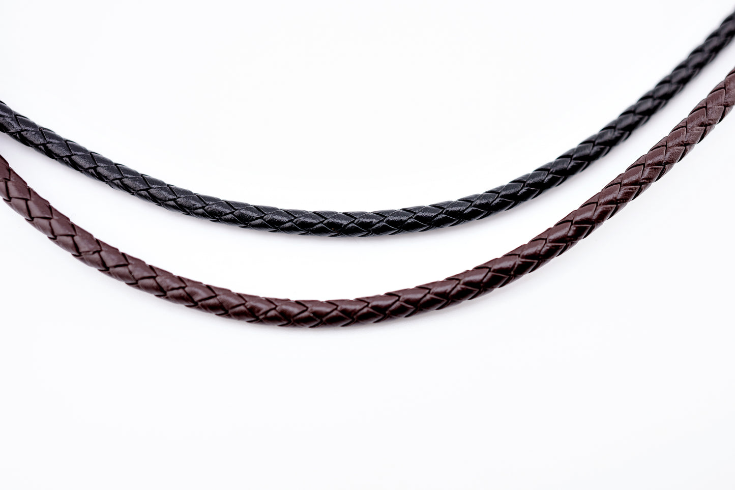 Horse browband Double Braided Leather by IBV Equine
Featuring a double strand of meticulously braided leather, this browband creates a distinctive texture and a subtle, refined presence. The warm, earthy hue of the leather provides a natural complement to any horse's coat and bridle.
Evadable in 2 colors brown and black. 
Each browband is handmade from scratch using premium European materials and durable leather. Featuring our exclusive magnetic snap system, you can instantly change your browband to suit an