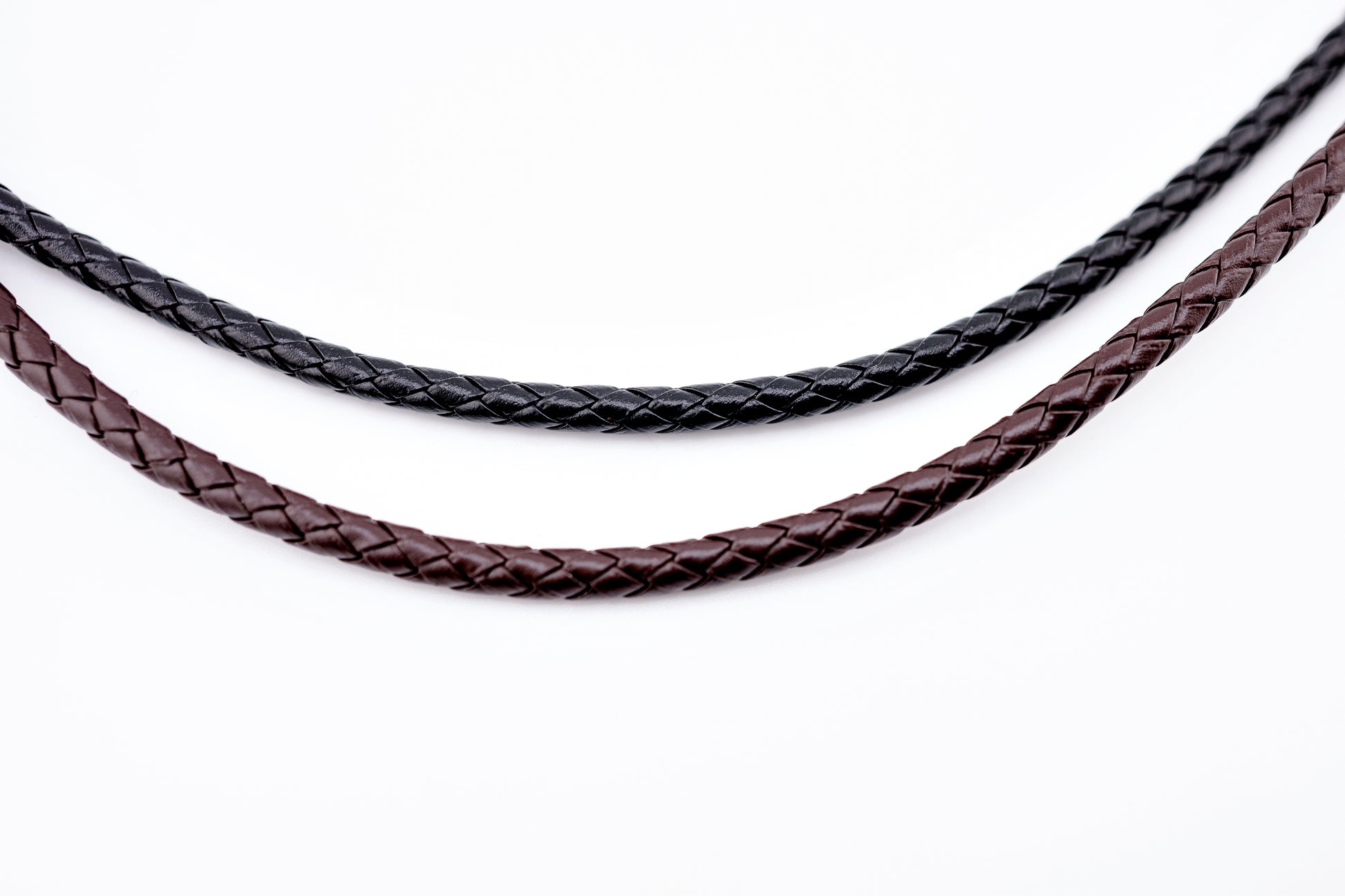 Horse browband Double Braided Leather by IBV Equine
Featuring a double strand of meticulously braided leather, this browband creates a distinctive texture and a subtle, refined presence. The warm, earthy hue of the leather provides a natural complement to any horse's coat and bridle.
Evadable in 2 colors brown and black. 
Each browband is handmade from scratch using premium European materials and durable leather. Featuring our exclusive magnetic snap system, you can instantly change your browband to suit an