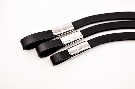 Horse browband Leather by IBV Equine
For those who appreciate refined simplicity, this browband offers a sleek and sophisticated statement, it boasts a subtle yet captivating lustrous finish that gently catches the light, providing a contemporary twist on a timeless design. Its clean, elegant curve enhances your horse's brow with an understated grace, perfect for riders seeking minimalist perfection or a high-quality foundational piece.
Each browband is handmade from scratch using premium European materials