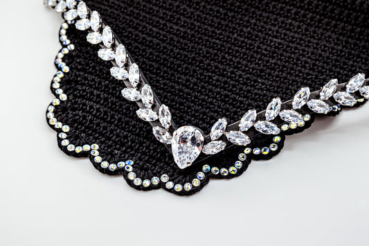 Horse browband Regalia browband  by IBV Equine
Experience a new dimension of browband design. Caesar collection browband is a testament to ancient elegance reimagined for modern equestrianism. Its distinctive V-shape features meticulously placed, leaf-like added a large stone in the center for emphasis radiant sparkle. 
Each browband is handmade from scratch using premium European materials and durable leather. Featuring our exclusive magnetic snap system,